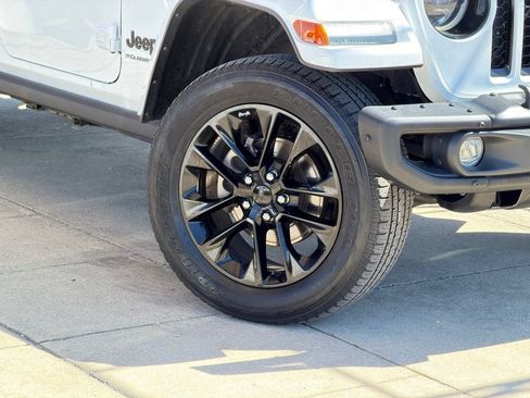 Used 2023 Jeep Gladiator Overland AWD/4WD image 9