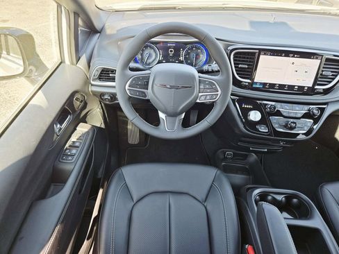New 2026 Chrysler Pacifica Select image 10