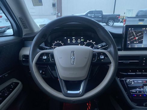 Used 2021 Lincoln Corsair AWD w/ Premium Package image 2