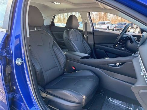 Certified 2023 Hyundai Elantra Limited image 9