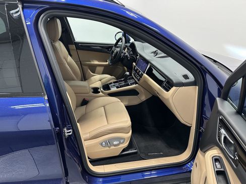 Certified 2026 Porsche Macan AWD/4WD image 44
