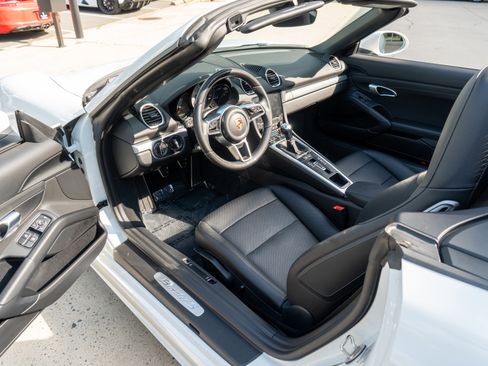 Used 2024 Porsche 718 Boxster S RWD image 11
