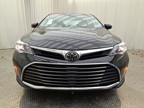 Certified 2017 Toyota Avalon XLE Premium image 3