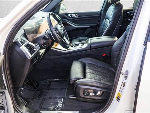 Used 2024 BMW X5 xDrive50e image 12