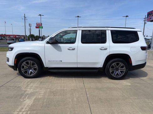 Used 2024 Jeep Wagoneer Series II w/ Flexible Seating Group image 6