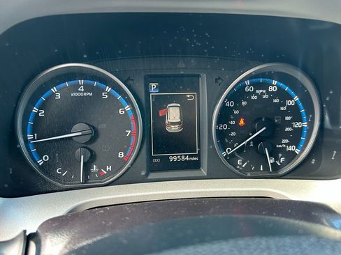 Used 2018 Toyota RAV4 XLE AWD/4WD image 15