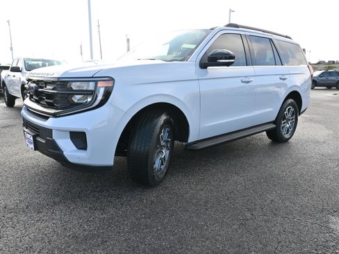New 2025 Ford Expedition Active image 9
