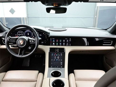 Used 2025 Porsche Taycan image 18