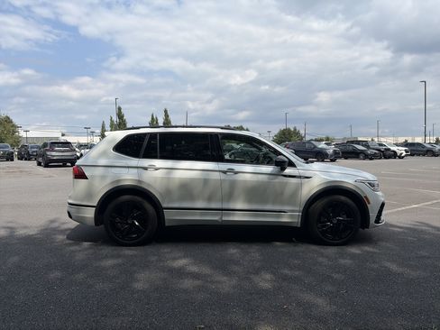 Used 2024 Volkswagen Tiguan SE R-Line AWD/4WD image 4