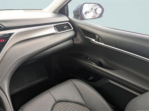Used 2018 Toyota Camry SE image 15