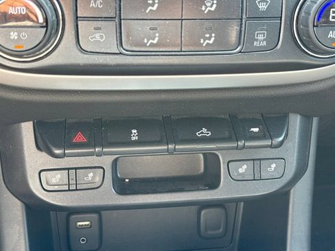 Used 2016 Chevrolet Colorado LT w/ Midnight Edition AWD/4WD image 17