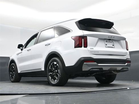 Used 2025 Kia Sorento S image 12