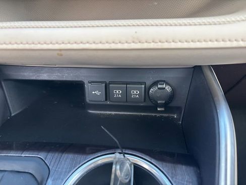 Used 2020 Toyota Highlander Limited image 37