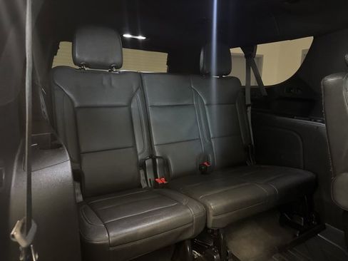 Certified 2024 Chevrolet Suburban Z71 w/ Luxury Package image 9