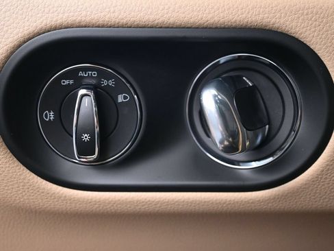 Certified 2026 Porsche Macan AWD/4WD image 24