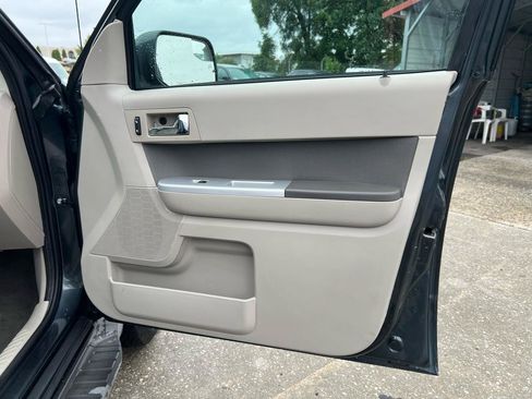 Used 2010 Mercury Mariner Premier FWD image 16