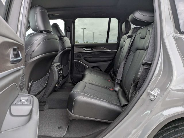 New 2027 Jeep Grand Cherokee Limited AWD/4WD image 15