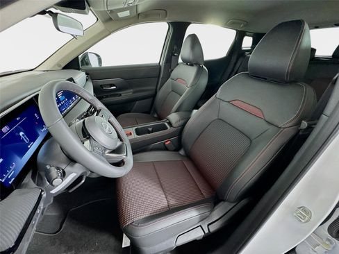 New 2026 Nissan Kicks SR FWD image 11