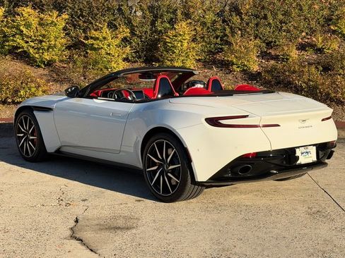 Used 2019 Aston Martin DB11 Volante image 2