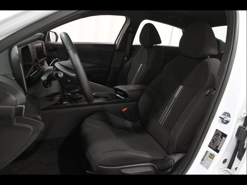 Certified 2025 Hyundai Elantra Sport FWD image 5
