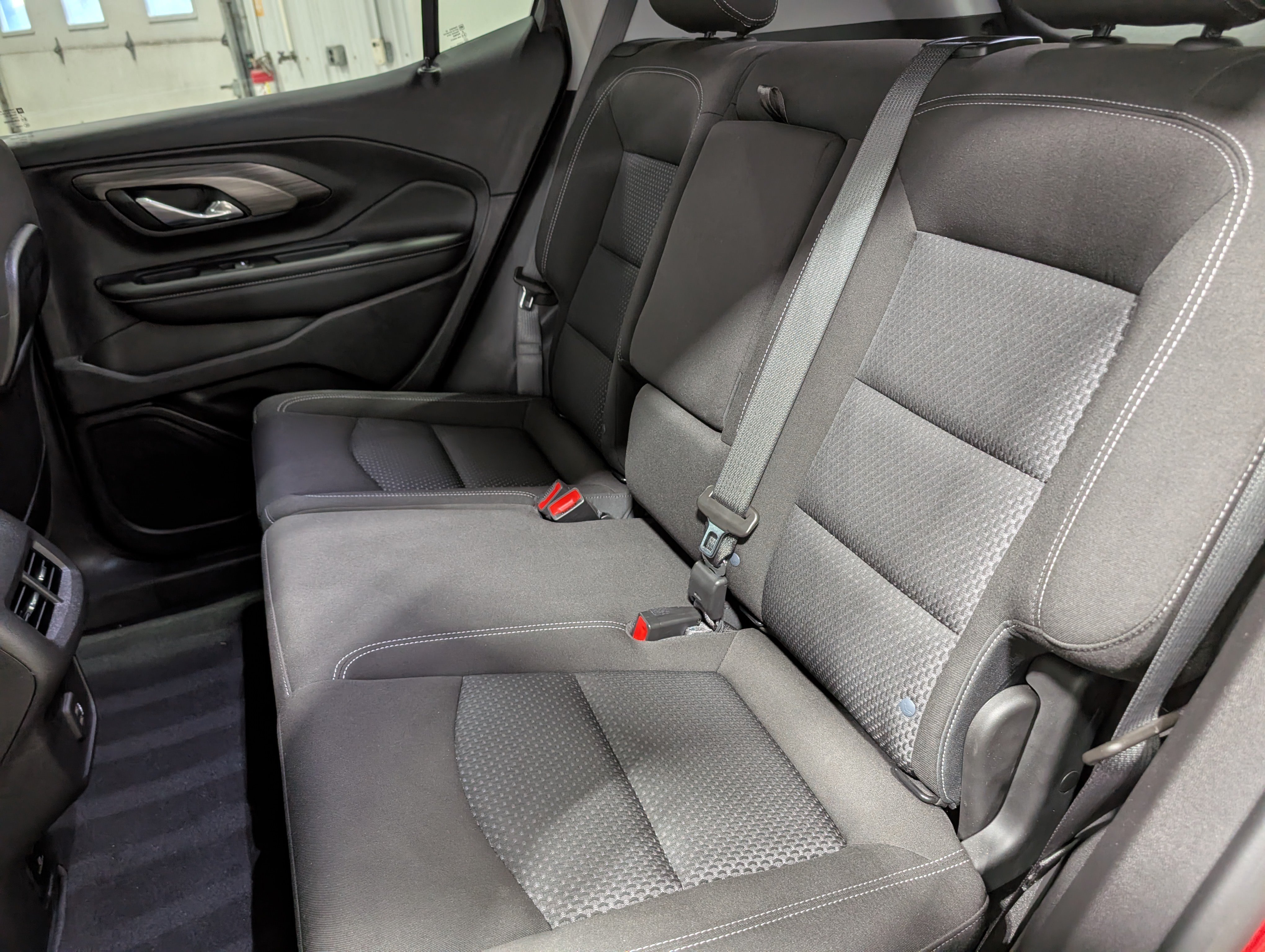 Used 2024 GMC Terrain SLE w/ Driver Convenience Package AWD/4WD image 15