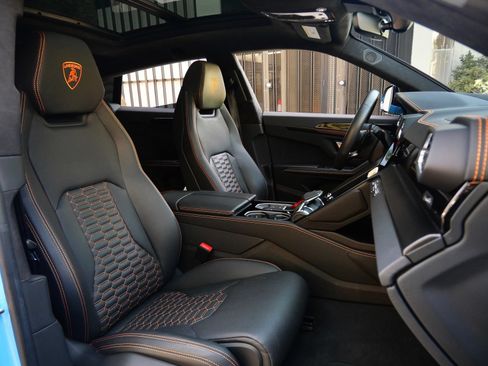 Used 2021 Lamborghini Urus AWD/4WD image 8
