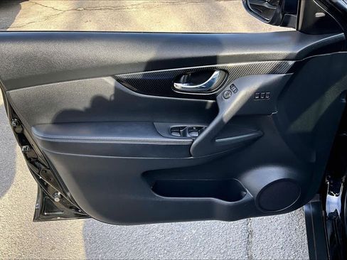 Used 2018 Nissan Rogue SL w/ Premium Package image 20