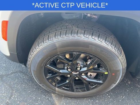 New 2025 Jeep Grand Cherokee Laredo image 4