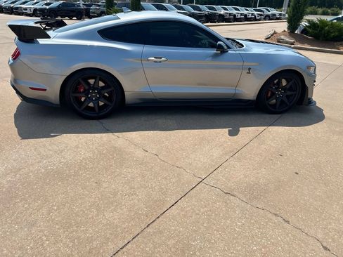 Used 2020 Ford Mustang Shelby GT500 w/ Carbon Fiber Track Pack RWD image 10