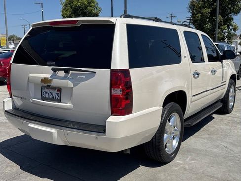 Used 2013 Chevrolet Suburban LTZ RWD image 7
