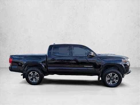 Certified 2017 Toyota Tacoma TRD Sport image 4