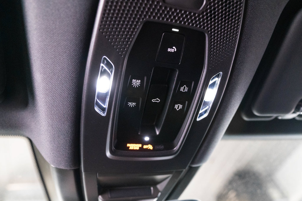 Certified 2025 Porsche Cayenne AWD/4WD image 26