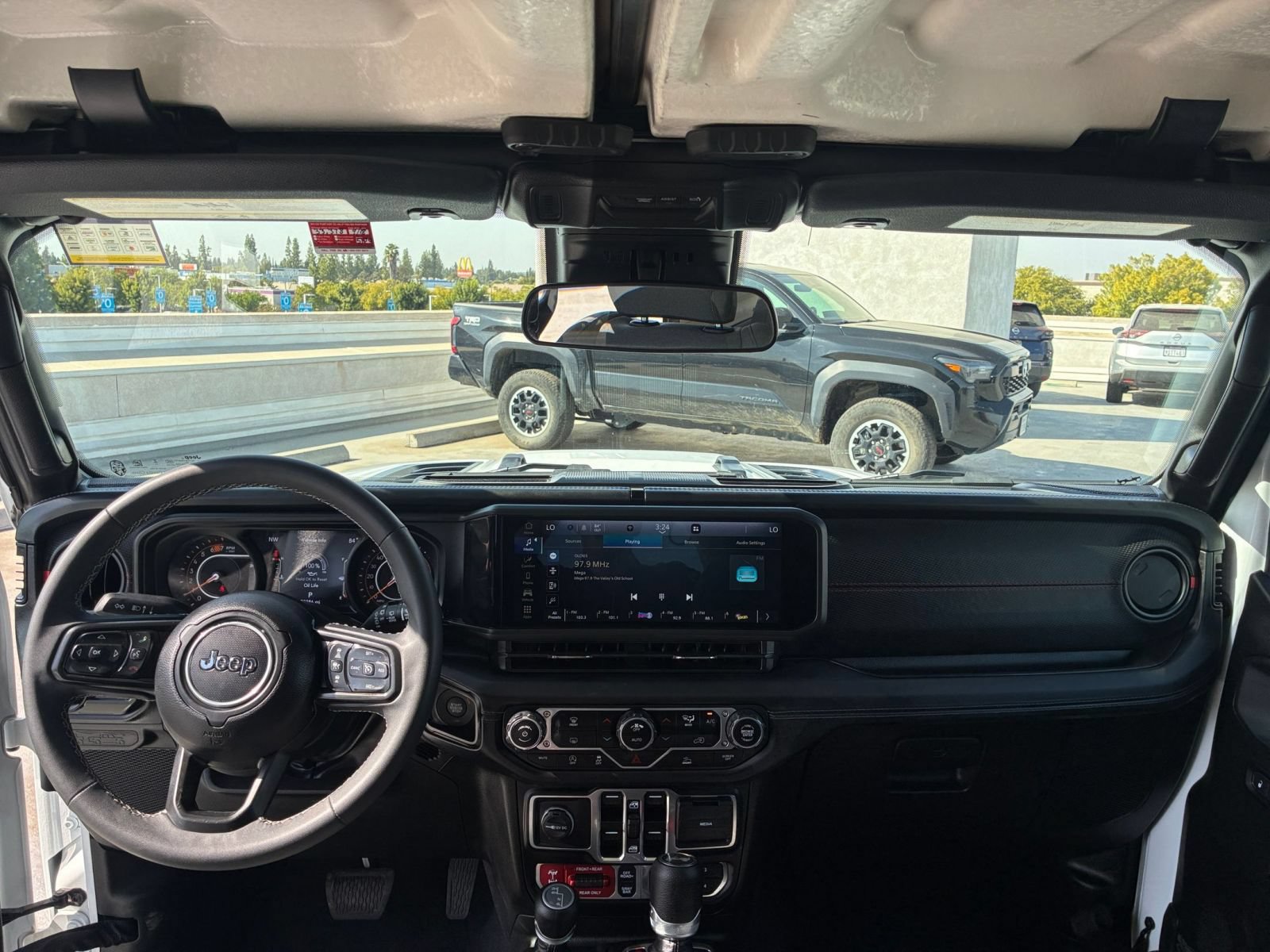 Used 2025 Jeep Wrangler Unlimited Rubicon AWD/4WD image 30
