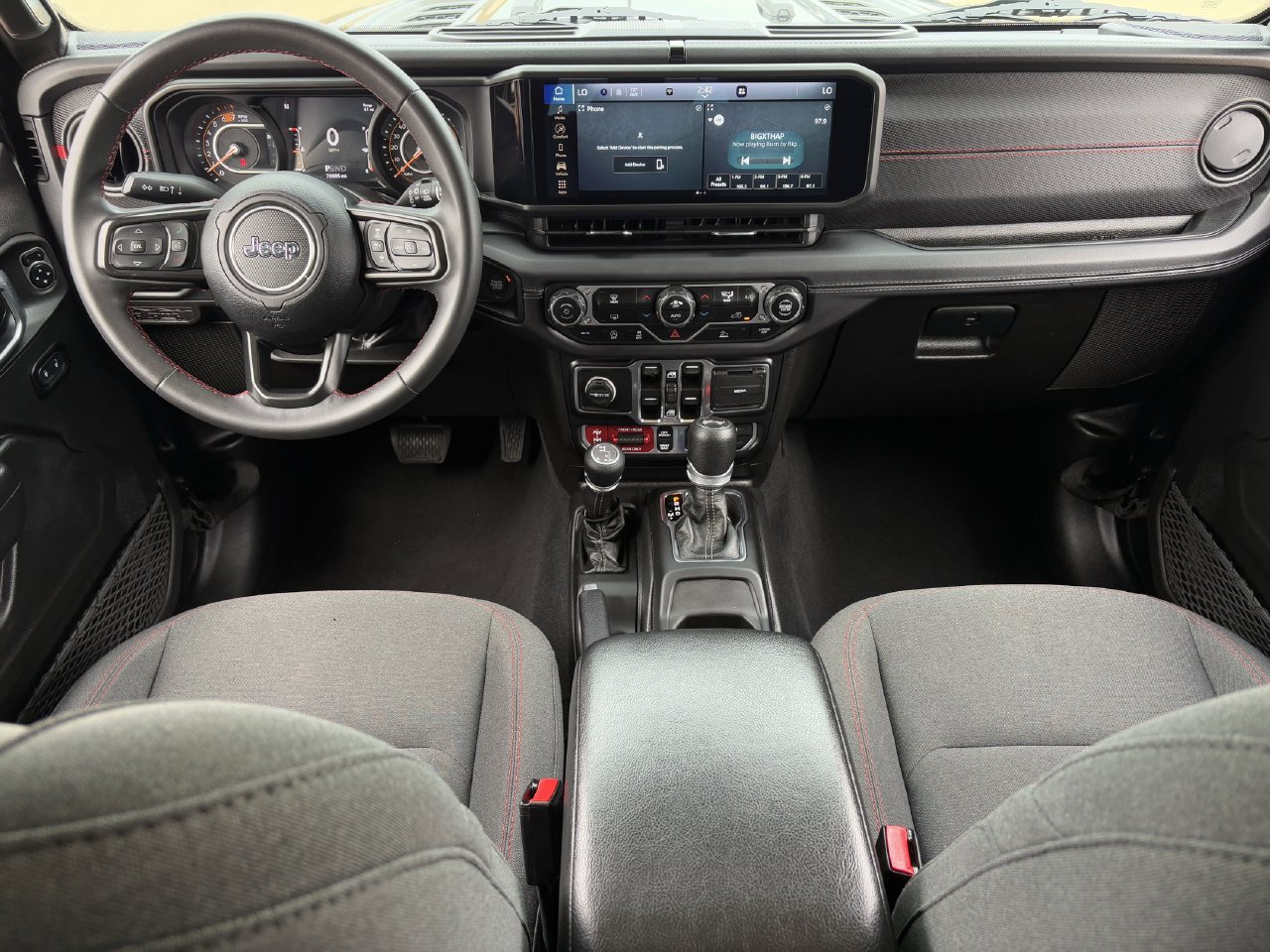 Used 2024 Jeep Wrangler Unlimited Rubicon AWD/4WD image 12