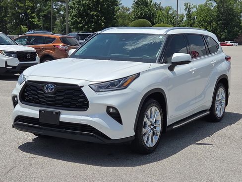 Used 2023 Toyota Highlander Limited AWD/4WD image 2