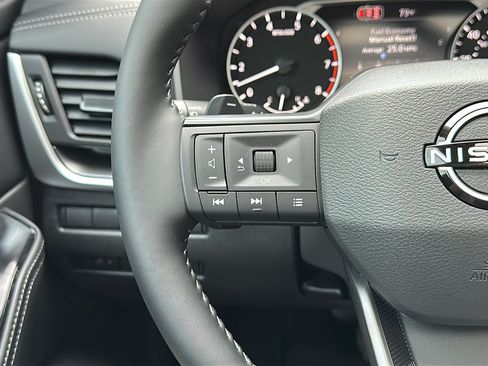 Used 2026 Nissan Rogue Dark Armor AWD/4WD image 15