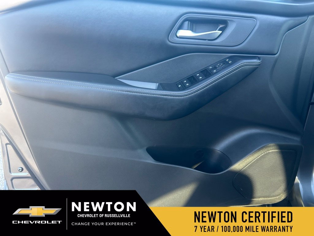Used 2025 Nissan Rogue SV FWD image 8