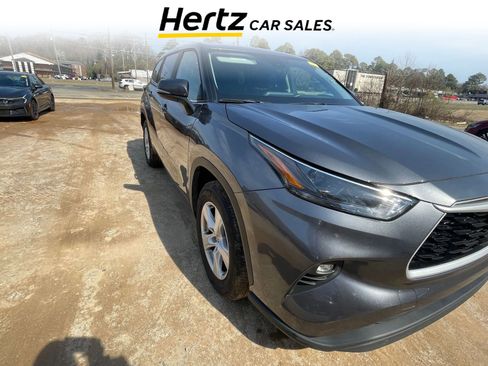 Used 2025 Toyota Highlander LE image 1