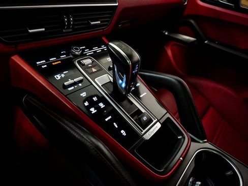 Used 2021 Porsche Cayenne Turbo image 51