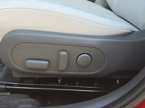 Used 2025 Hyundai Kona SEL AWD/4WD image 12