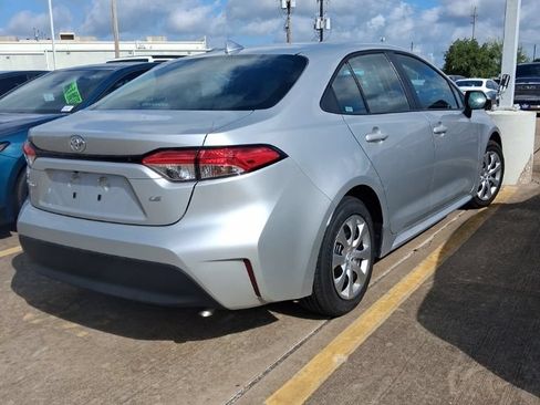 Used 2026 Toyota Corolla LE FWD image 3