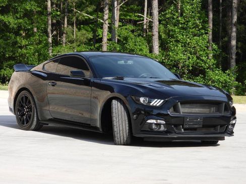 Used 2017 Ford Mustang GT w/ Black Accent Package RWD image 8
