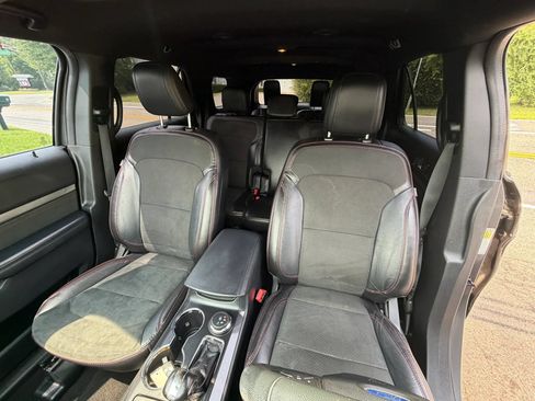 Used 2019 Ford Explorer XLT w/ Equipment Group 202A AWD/4WD image 14