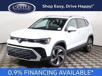 Used 2025 Volkswagen Taos SE w/ Panoramic Sunroof Package