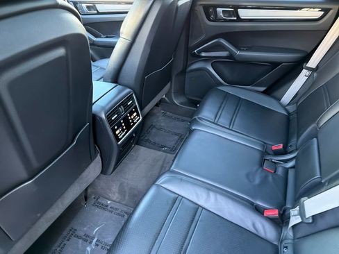 Certified 2023 Porsche Cayenne AWD/4WD image 13