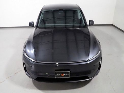Used 2026 Tesla Model Y 2WD image 12