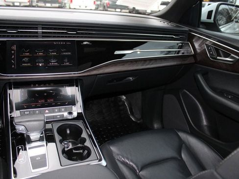Used 2019 Audi Q8 Premium image 40