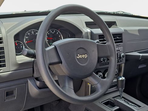Used 2010 Jeep Liberty Sport RWD image 18