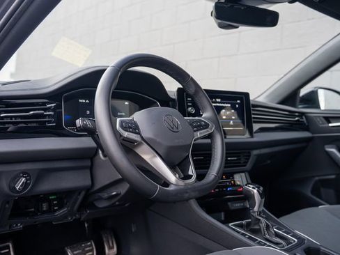 Used 2025 Volkswagen Jetta Sport FWD image 4