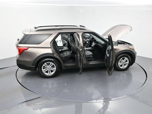 Used 2021 Ford Explorer XLT RWD image 28